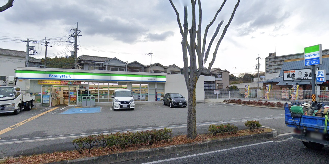 コンビニ　ファミリーマート富田林若松町西店（コンビニ）まで384m