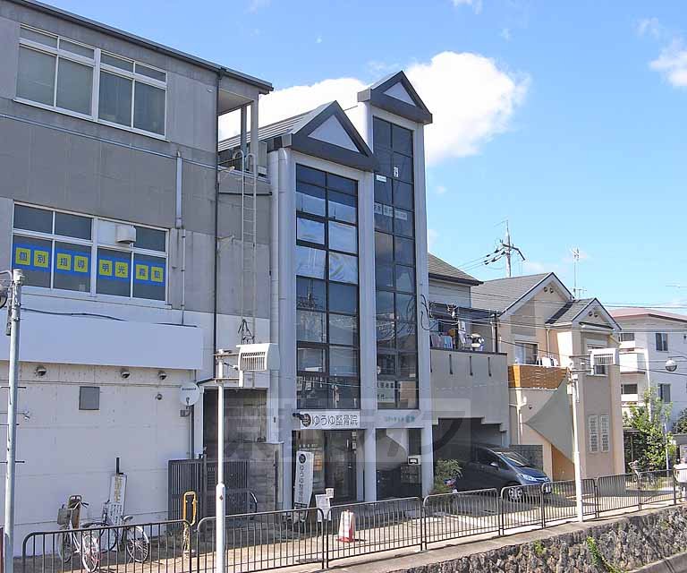 京都市伏見区墨染町のマンションの建物外観
