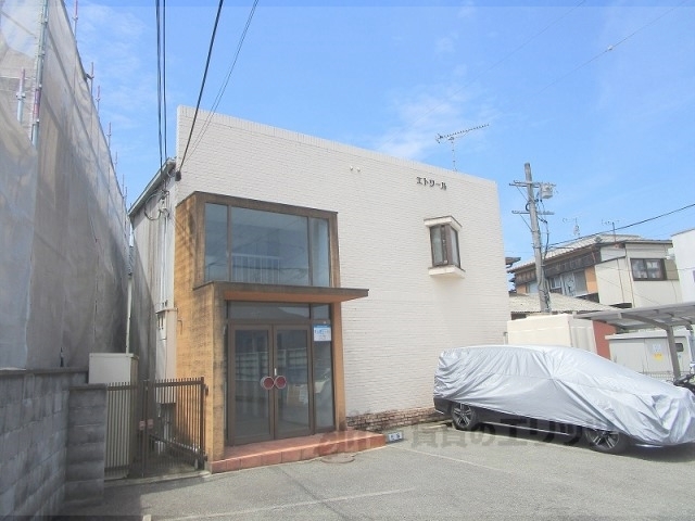 亀岡市下矢田町のマンションの建物外観