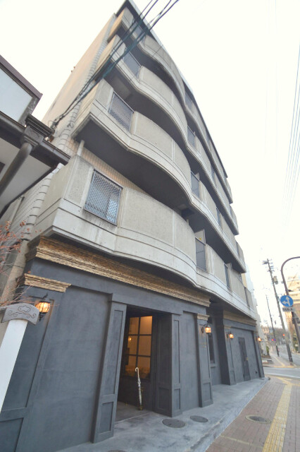 岡山市北区丸の内のマンションの建物外観