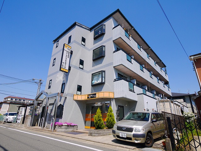 奈良市四条大路のマンションの建物外観