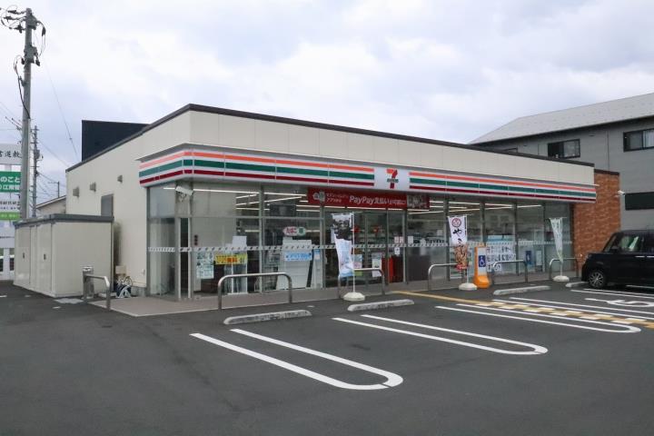 コンビニ　セブンイレブン鳥取的場店（コンビニ）まで538m