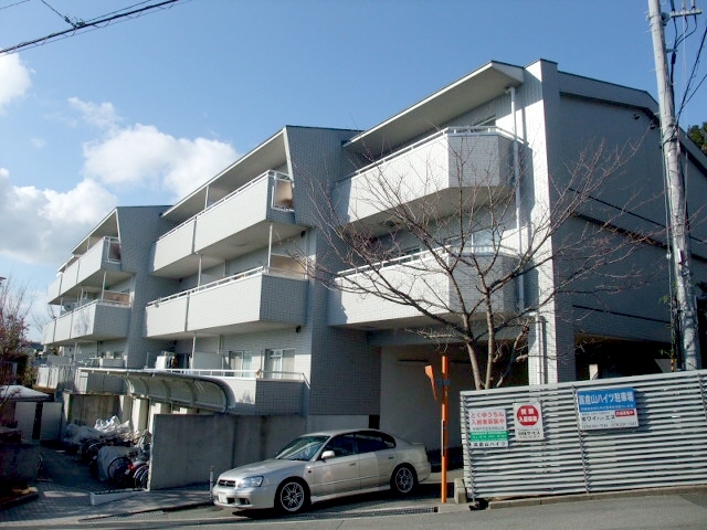 高倉山ハイツの建物外観