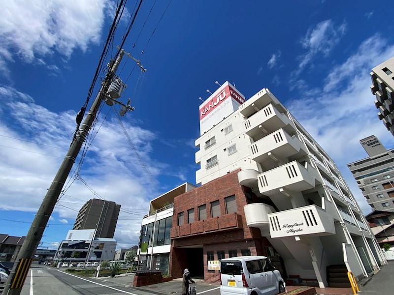 姫路市飾磨区三宅のマンションの建物外観