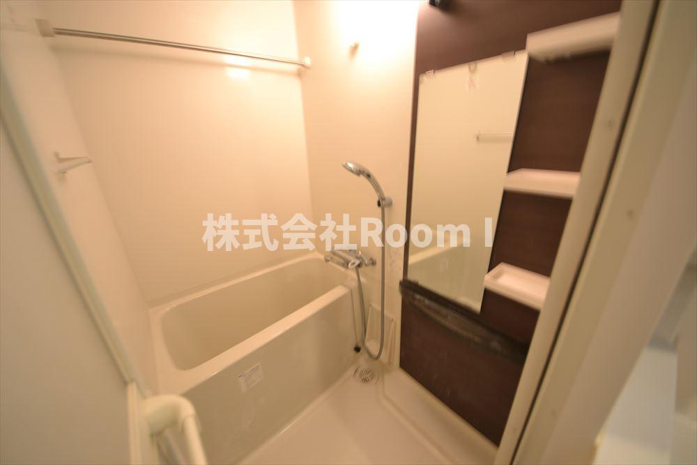 バス・シャワールーム　コンパクトで使いやすいお風呂です