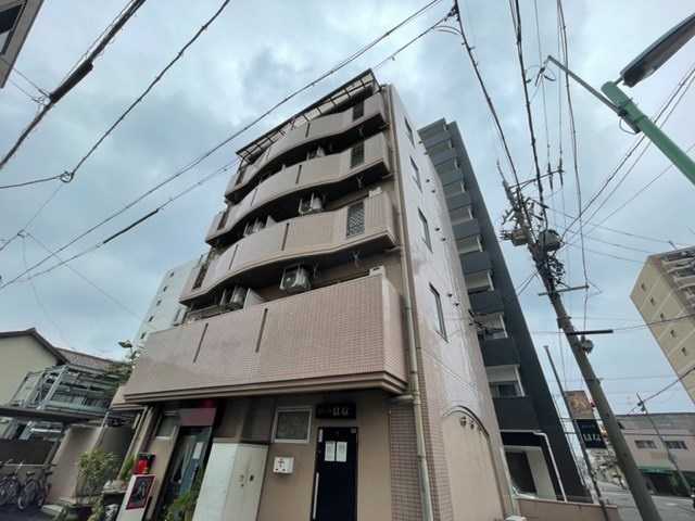 名古屋市北区杉栄町のマンションの建物外観