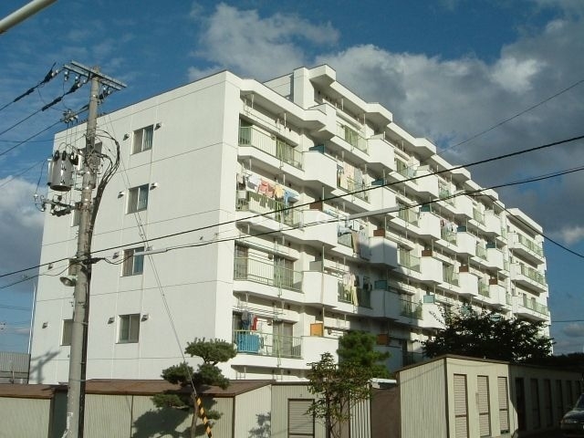 札幌市西区西野二条のマンションの建物外観