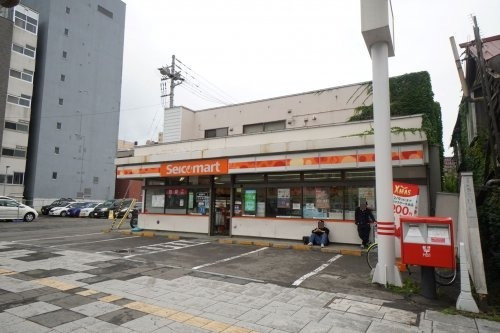 【札幌市中央区南五条西のマンションのコンビニ】