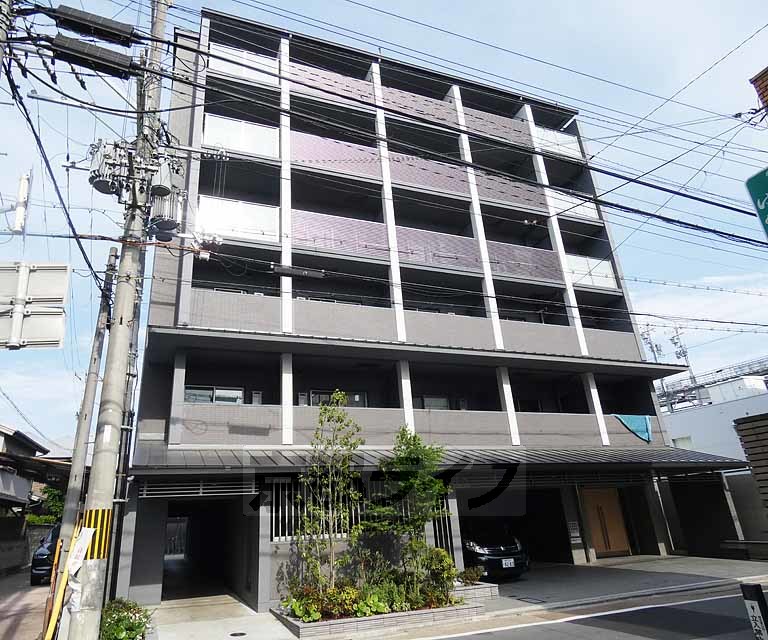 【京都市伏見区南部町のマンションの建物外観】