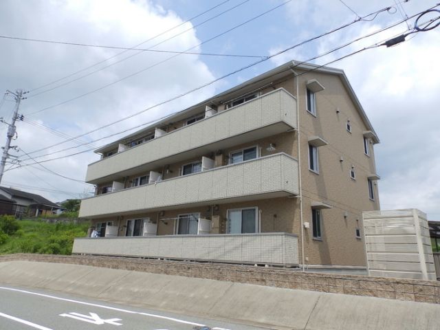 ハイム三条岡　A棟の建物外観