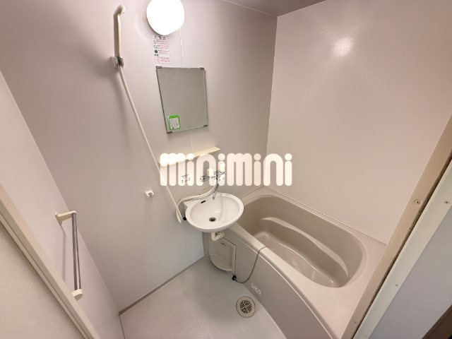 バス・シャワールーム　室内写真です。