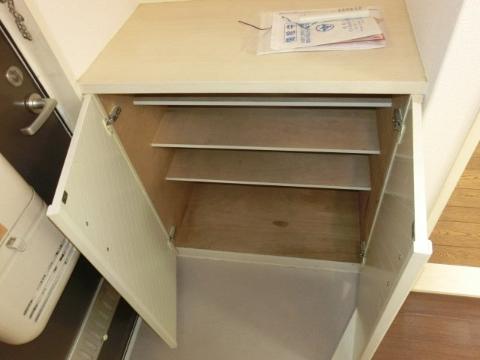 レーベンファミール鮎川　収納　シューズBOX