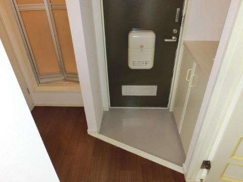 レーベンファミール鮎川　玄関　玄関