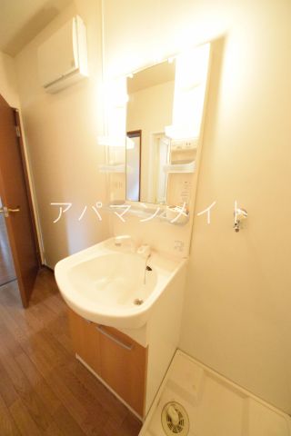 洗面設備　使いやすい洗面所です