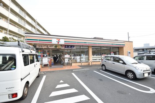 コンビニ　セブンイレブン横浜戸塚秋葉町店（コンビニ）まで93m