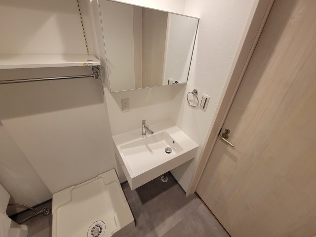 洗面設備　ゆったりとスペースのある洗面所