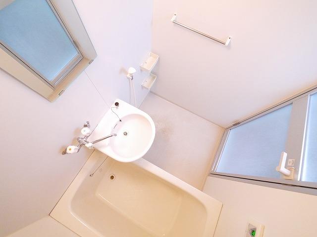 バス・シャワールーム　落ち着いた空間のお風呂です