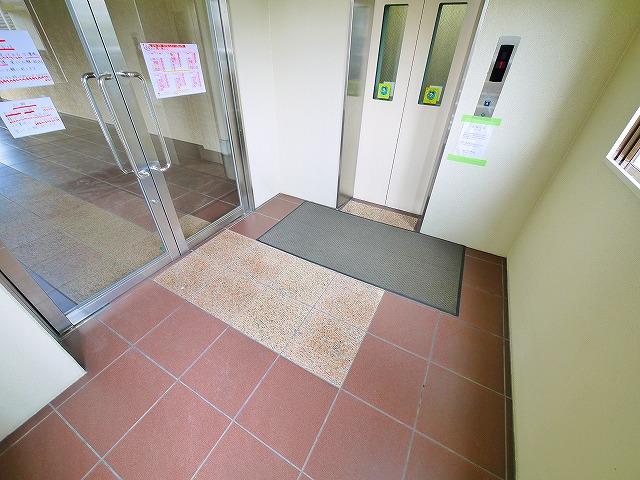 エントランス　清潔なエントランスです