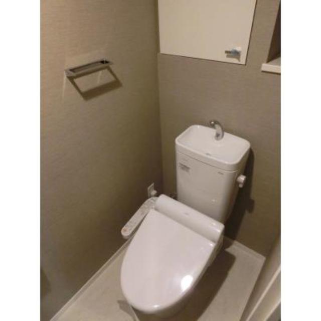 トイレ　※写真は同タイプ住戸です。
