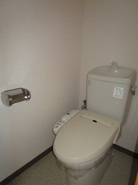 トイレ　画像は601号室です（参考）