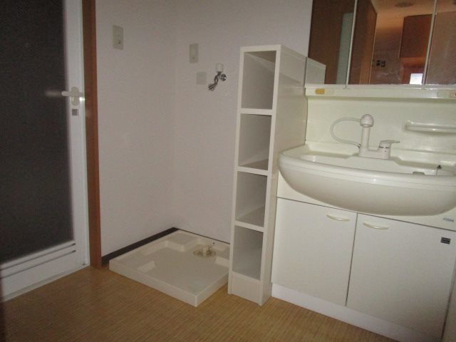 洗面設備　画像は601号室です（参考）