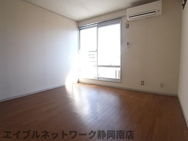 居室・リビング　ゆったりとした居間です