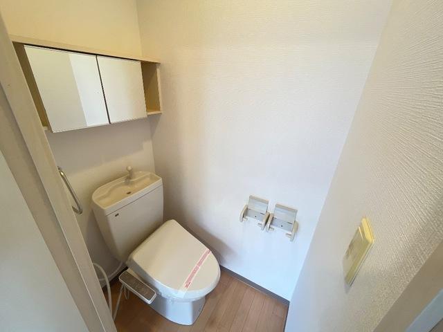 トイレ　温水洗浄便座