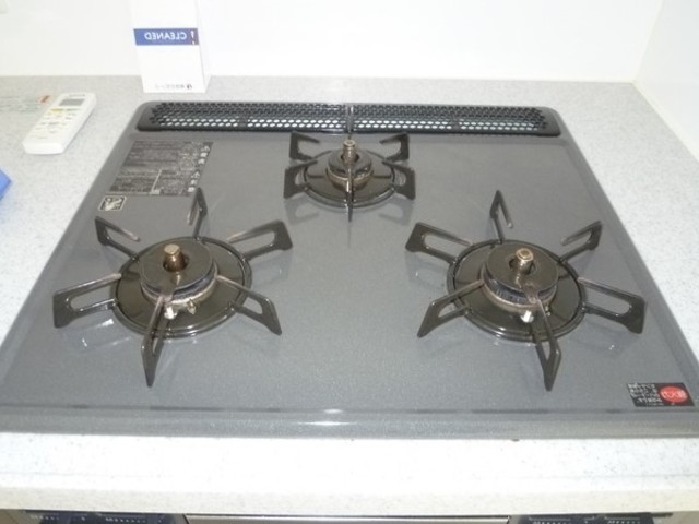 キッチン　３口ガスコンロ設置済み