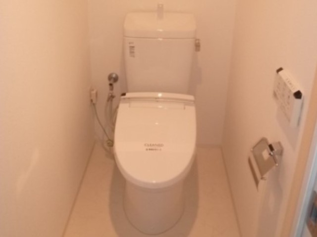 トイレ　温水洗浄便座