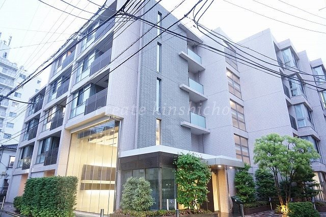 建物外観　５階建ての賃貸マンション