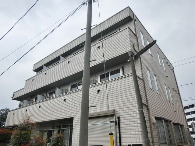 建物外観　★千歳船橋駅徒歩9分・南西向きで日当たりの良い鉄骨造のマン…