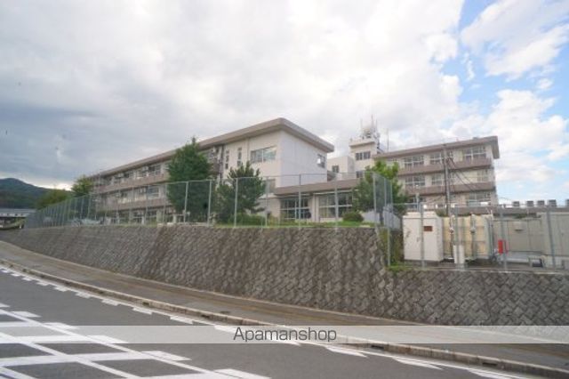 小学校　三郷北小学校（小学校）まで968m