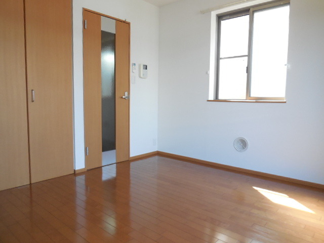 居室・リビング　★明るいフローリングの角部屋です★