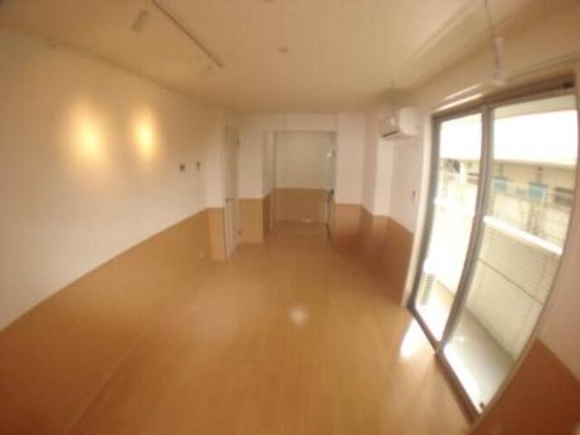 居室・リビング　明るいリビングです