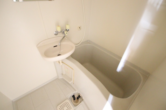 バス・シャワールーム　※別部屋の参考写真の為、原状優先です。