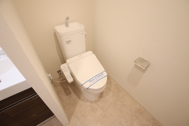 トイレ　※別室の参考写真の為、現況優先です。