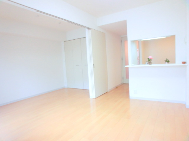 居室・リビング　☆人気の対面キッチン採用部屋♪☆