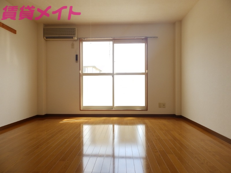 居室・リビング　別部屋参考写真です