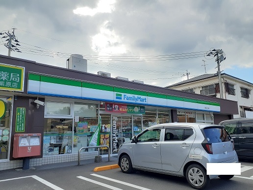 コンビニ　ファミリーマート　紫原三丁目店（コンビニ）まで300m