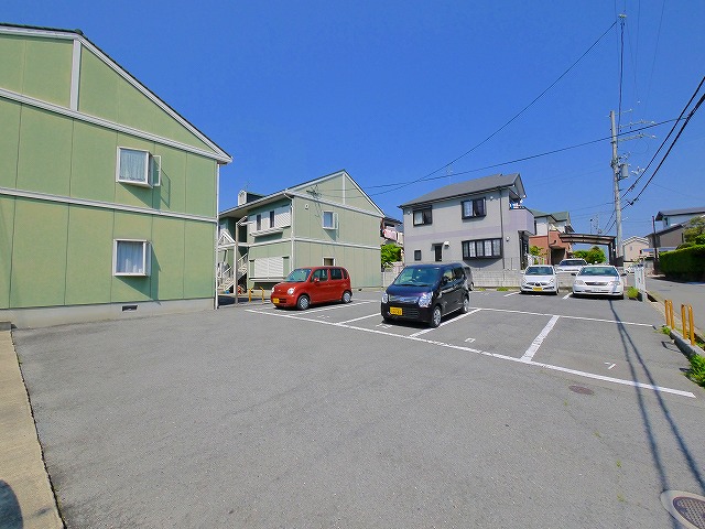 駐車場　駐車場があるので、車を買う予定の方も安心です
