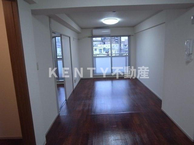 居室・リビング　こちらのリビングで趣味の時間をお楽しみください