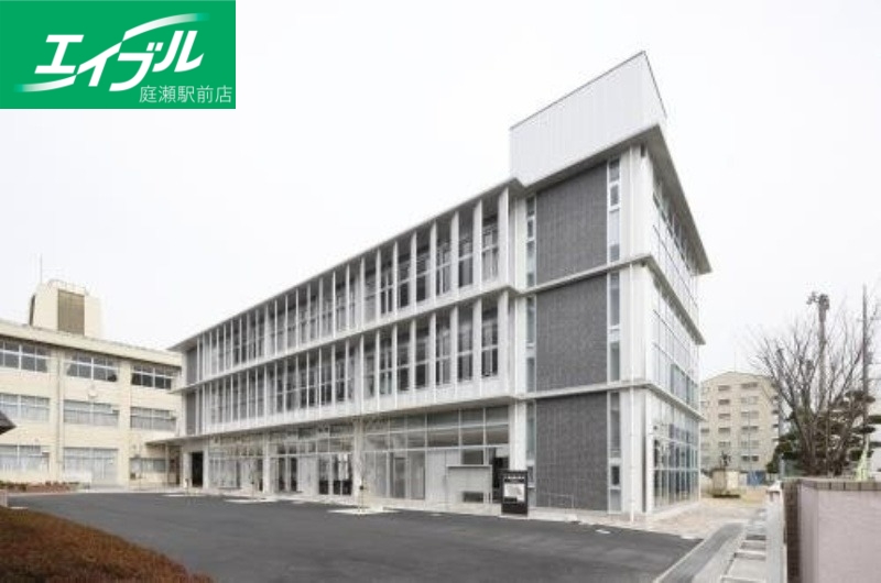 小学校　岡山市立西小学校（小学校）まで705m