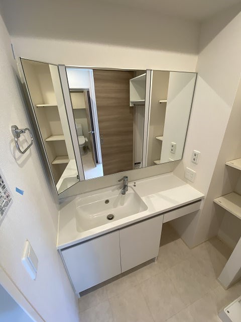 洗面設備　広い洗面スペース