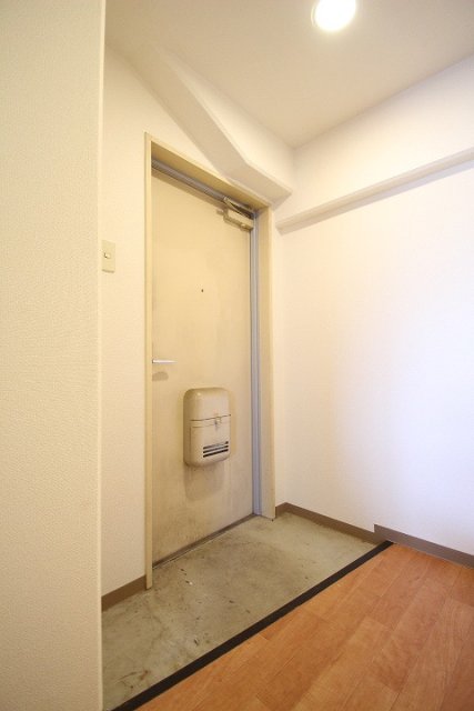 玄関　同物件別号室のものです。