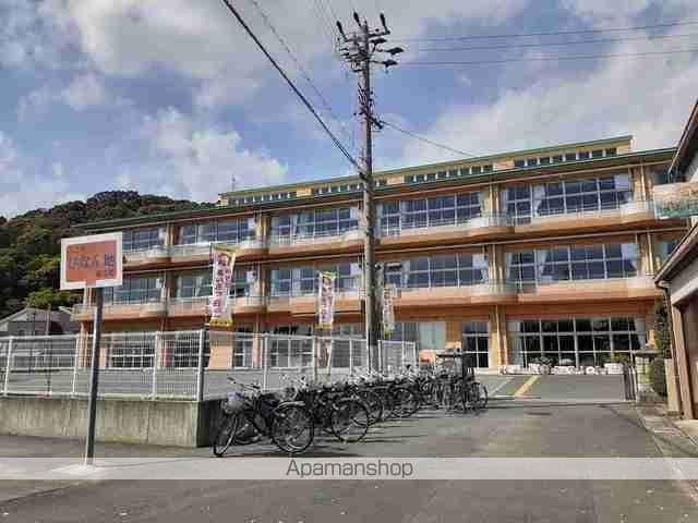 小学校　浜松市立気賀小学校（小学校）まで700m