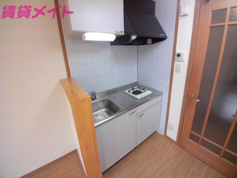 キッチン　別部屋反転画像参考