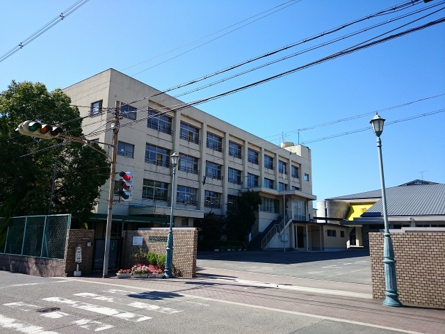 中学校　柏原市立柏原中学校（中学校）まで1579m