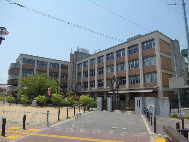 小学校　柏原市立柏原小学校（小学校）まで1221m