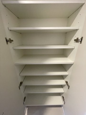 収納　(参考)同マンション他部屋の写真　反転