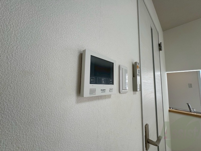 セキュリティ　ＴＶモニター付インターホンです。来客者の顔が見えるので安心！